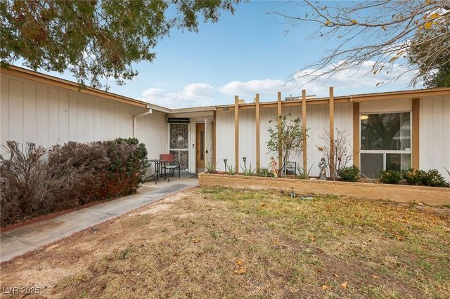 6912 Singing Dunes Lane, Las Vegas, NV 89145