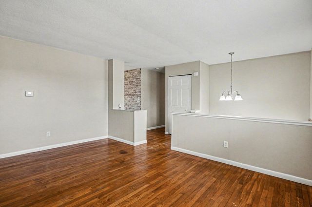 858 Higbee Drive S, Columbus, OH 43207