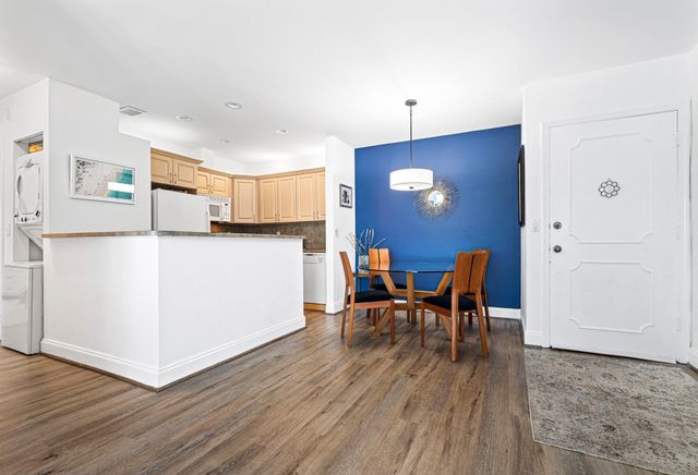 140 Cypress Club Drive 422, Pompano Beach, FL 33060