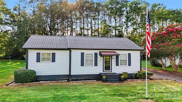 832 Baker Street, Statesville, NC 28677