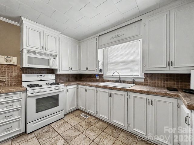 832 Baker Street, Statesville, NC 28677