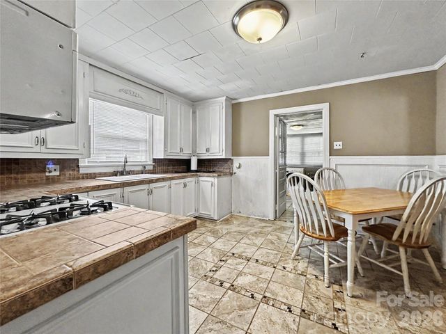 832 Baker Street, Statesville, NC 28677