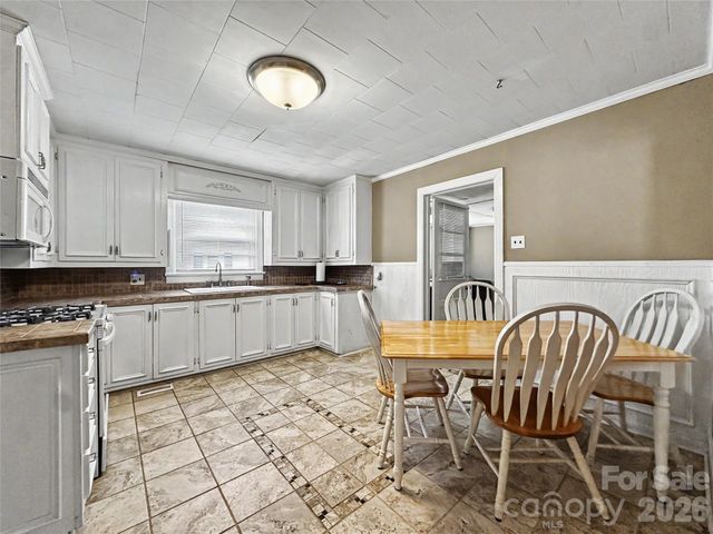 832 Baker Street, Statesville, NC 28677