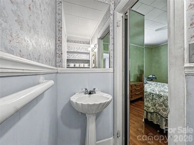 832 Baker Street, Statesville, NC 28677