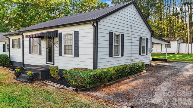 832 Baker Street, Statesville, NC 28677