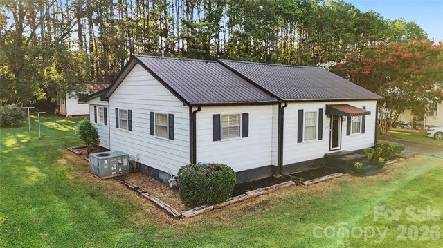 832 Baker Street, Statesville, NC 28677