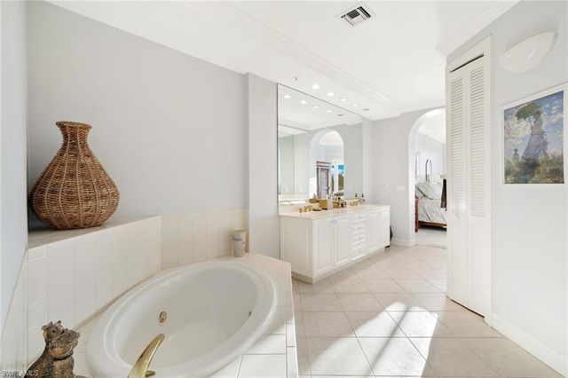 4811 Island Pond CT # 302, Bonita Springs, FL 34134