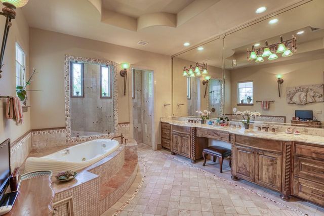 143 Westgate Loop, Horseshoe Bay, TX 78657