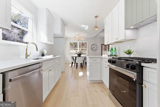 110 Huntington Court, Fayetteville, GA 30214