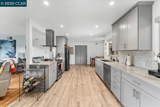 885 Tara Hills Dr, Pinole, CA 94564