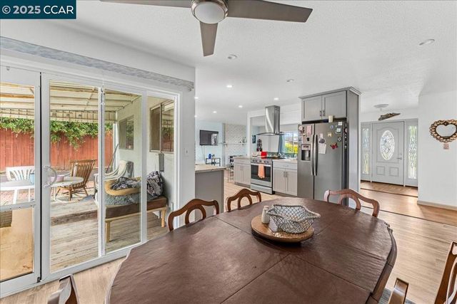 885 Tara Hills Dr, Pinole, CA 94564
