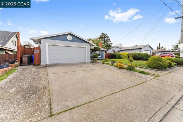 885 Tara Hills Dr, Pinole, CA 94564