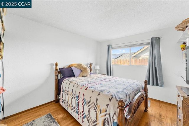 885 Tara Hills Dr, Pinole, CA 94564