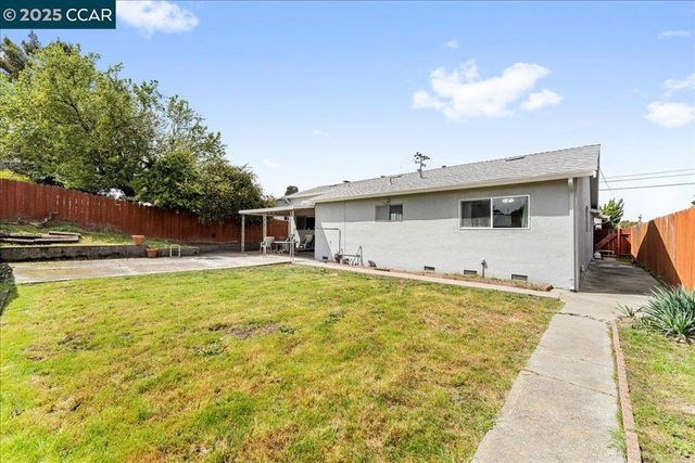 885 Tara Hills Dr, Pinole, CA 94564