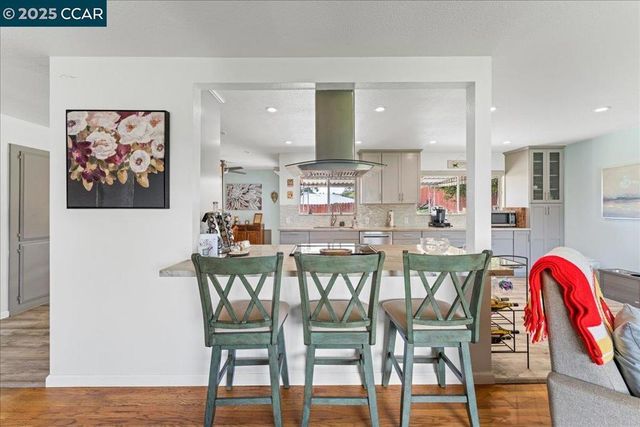 885 Tara Hills Dr, Pinole, CA 94564