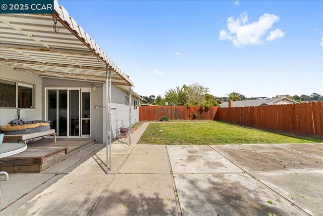 885 Tara Hills Dr, Pinole, CA 94564