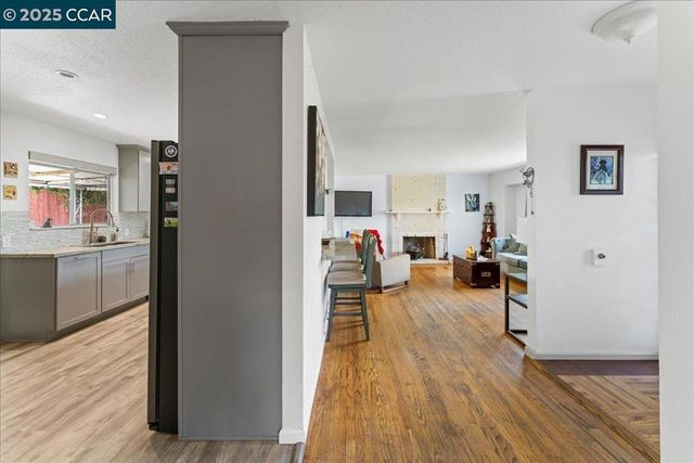 885 Tara Hills Dr, Pinole, CA 94564