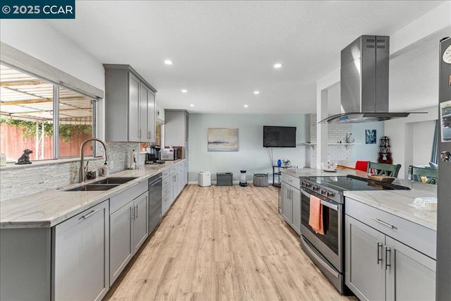885 Tara Hills Dr, Pinole, CA 94564