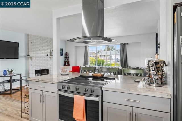 885 Tara Hills Dr, Pinole, CA 94564