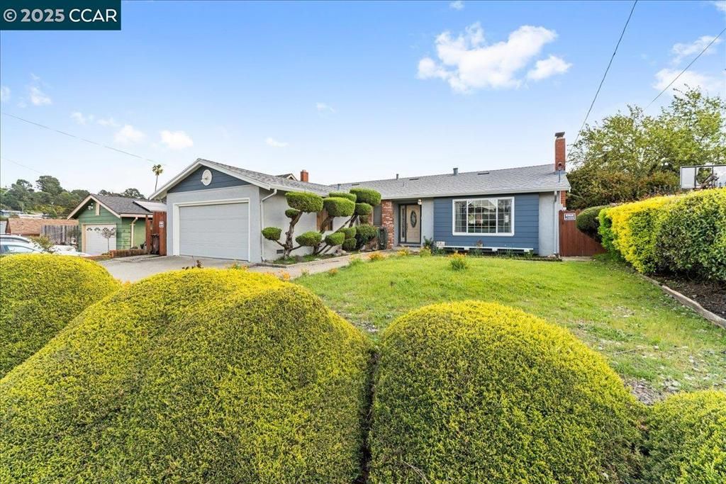 885 Tara Hills Dr, Pinole, CA 94564