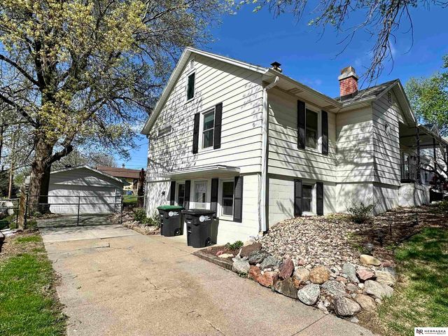 5610 R Street, Omaha, NE 68117