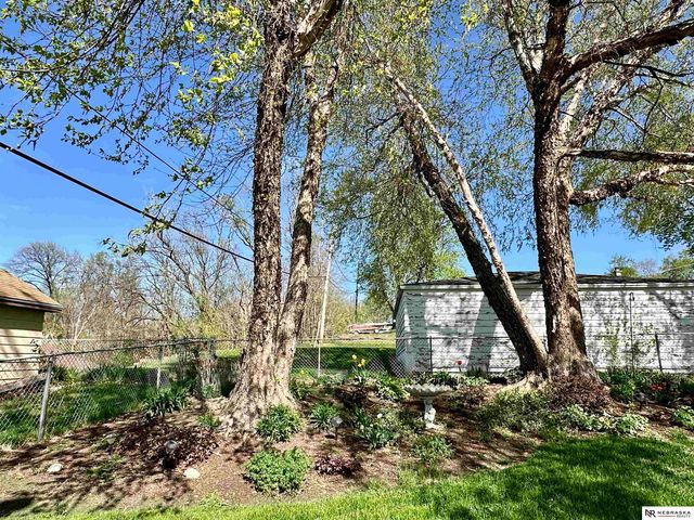 5610 R Street, Omaha, NE 68117