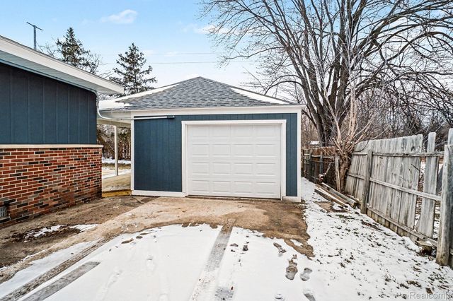 4223 KEENE Drive, Burton, MI 48439