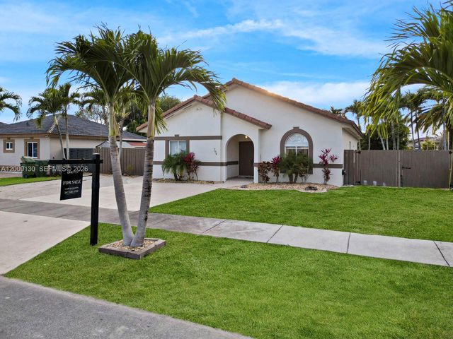 704 SE 14th Pl, Homestead, FL 33033