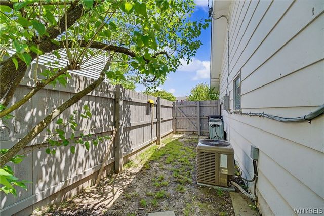 142 Dalewood Drive, Amherst, NY 14228