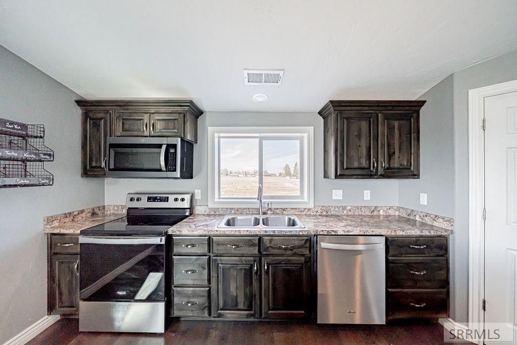 Image 13 of property listing at 475 S 4000 W, Rexburg, ID 83440