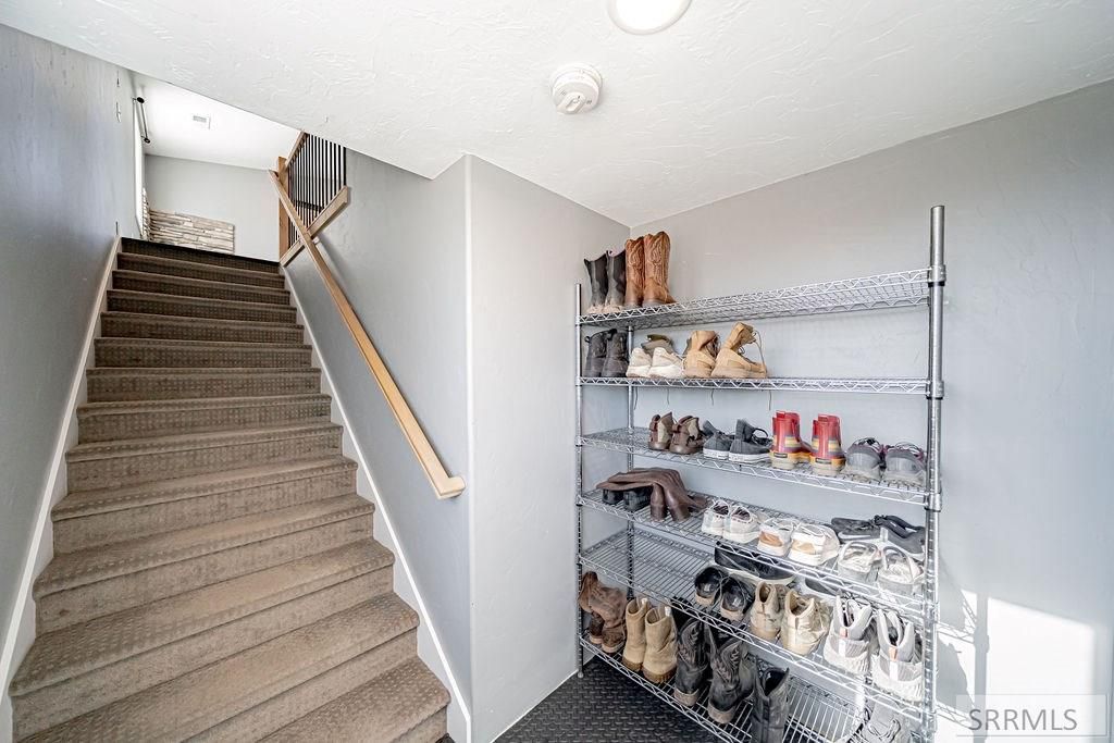 Image 4 of property listing at 475 S 4000 W, Rexburg, ID 83440