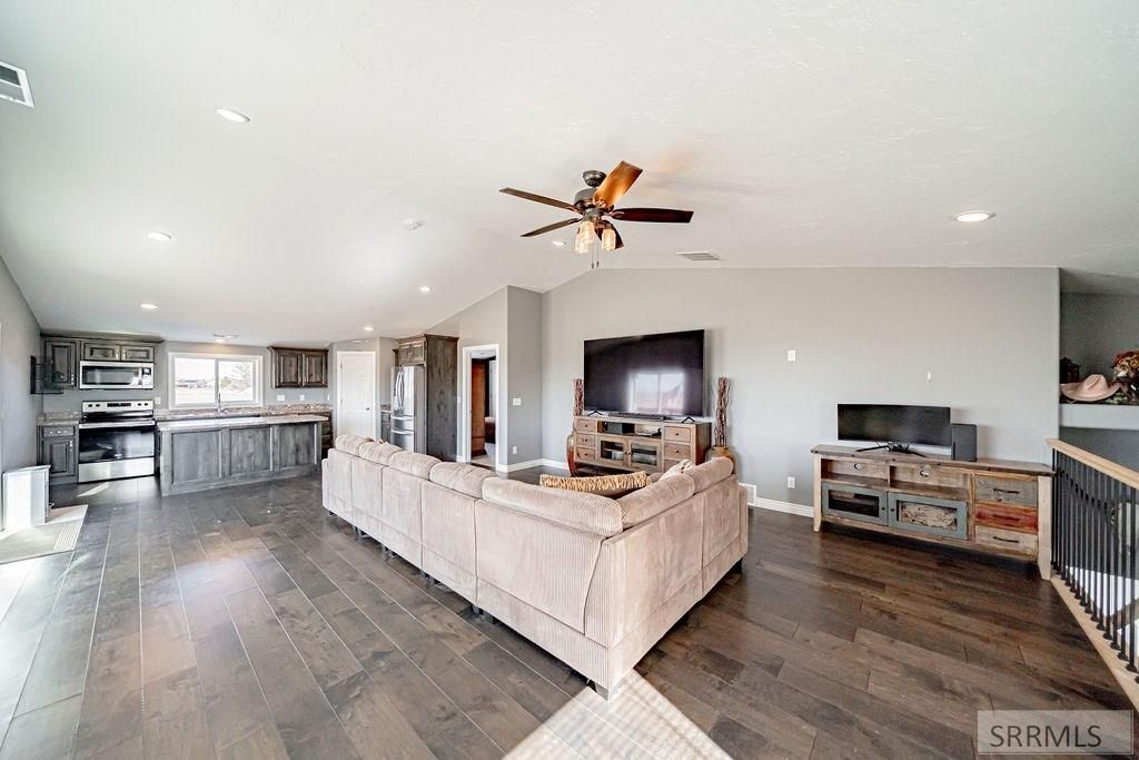 Image 6 of property listing at 475 S 4000 W, Rexburg, ID 83440