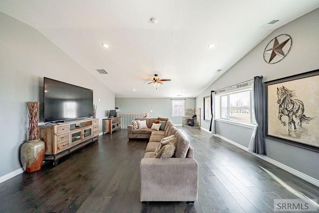 Image 9 of property listing at 475 S 4000 W, Rexburg, ID 83440