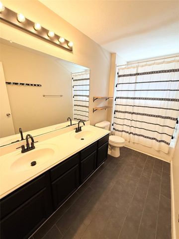 245 N Ranch House Road, Angleton, TX 77515