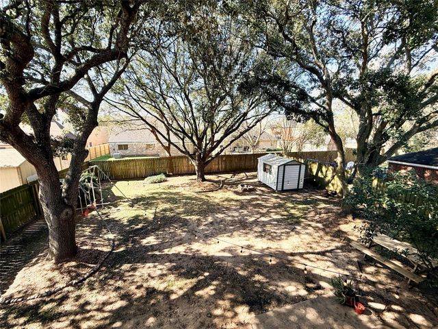 245 N Ranch House Road, Angleton, TX 77515