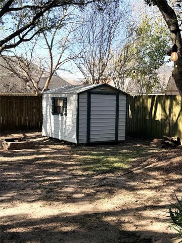 245 N Ranch House Road, Angleton, TX 77515