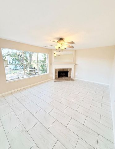 245 N Ranch House Road, Angleton, TX 77515