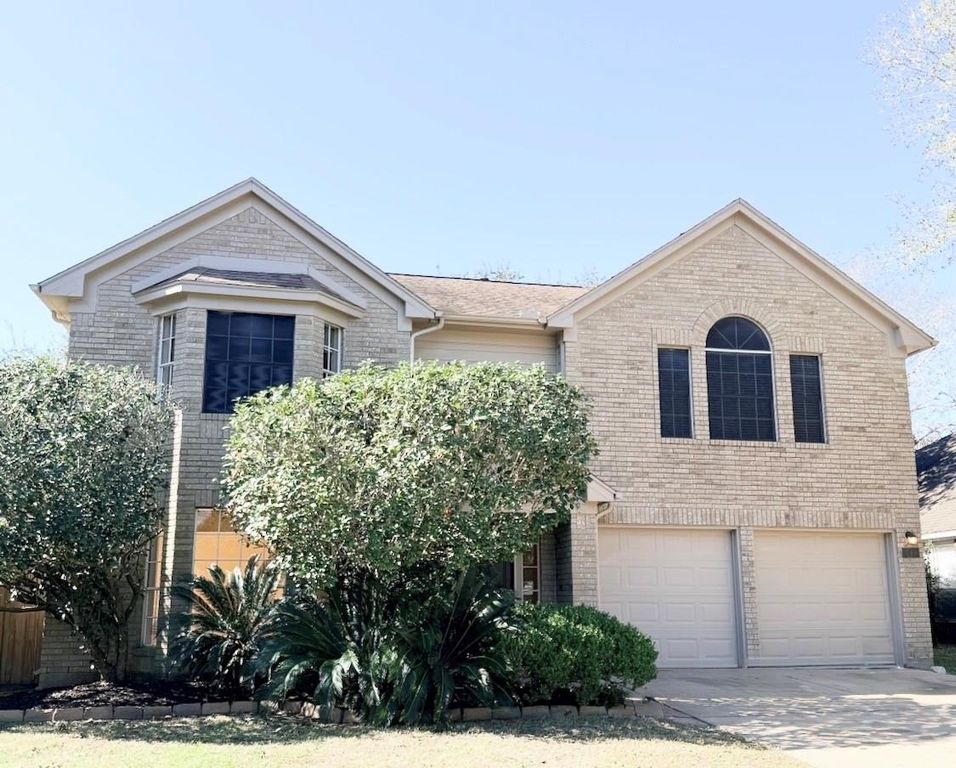 245 N Ranch House Road, Angleton, TX 77515