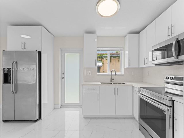 3231 NW 48th Ter, Miami, FL 33142