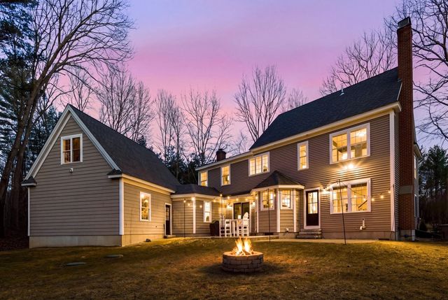 35 Winterberry Lane, Stratham, NH 03885