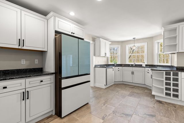 35 Winterberry Lane, Stratham, NH 03885