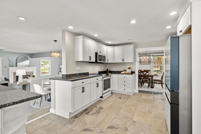 35 Winterberry Lane, Stratham, NH 03885