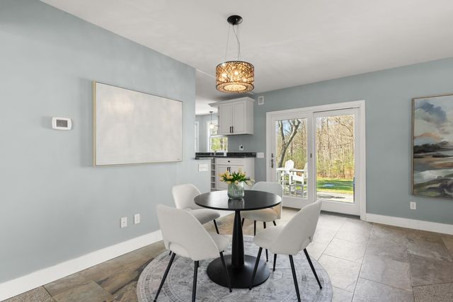35 Winterberry Lane, Stratham, NH 03885