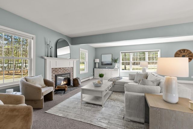 35 Winterberry Lane, Stratham, NH 03885