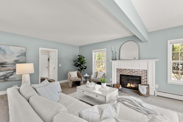 35 Winterberry Lane, Stratham, NH 03885