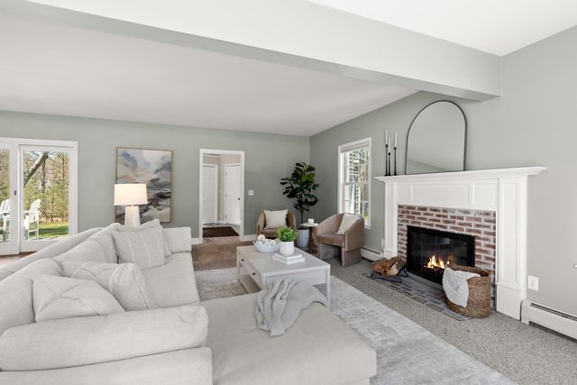 35 Winterberry Lane, Stratham, NH 03885