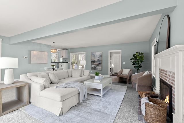 35 Winterberry Lane, Stratham, NH 03885