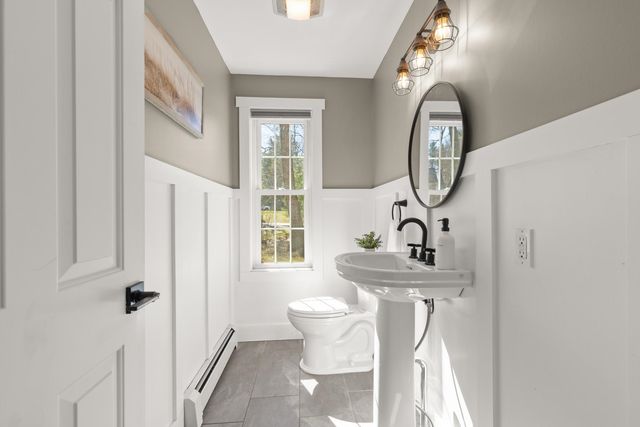 35 Winterberry Lane, Stratham, NH 03885
