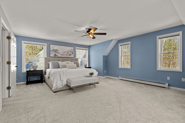 35 Winterberry Lane, Stratham, NH 03885