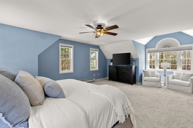 35 Winterberry Lane, Stratham, NH 03885